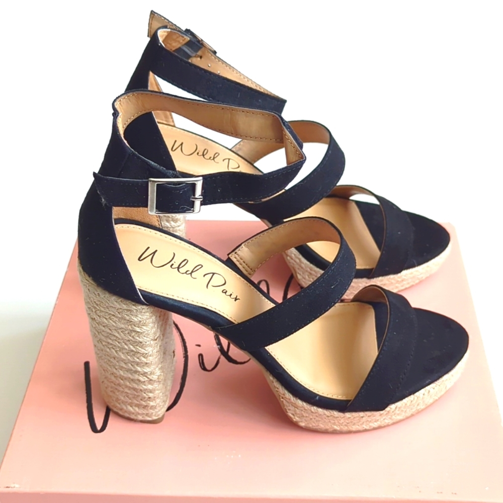 Wild Pair Yamina Platform Dress Sandals - Picture 2 of 5